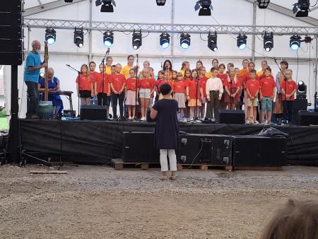 Otroški pevski zbor OŠ Davorina Jenka